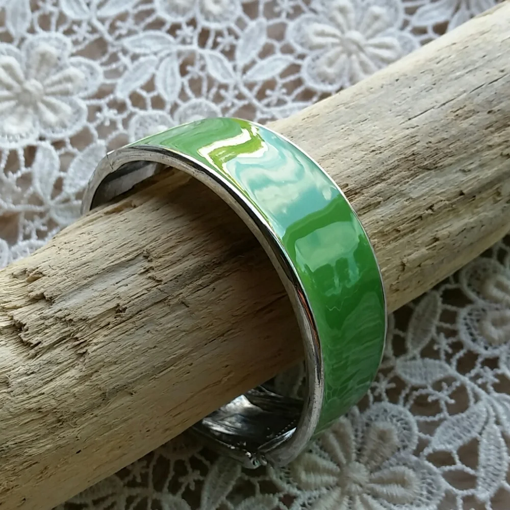 Green enameled silvertone bracelet